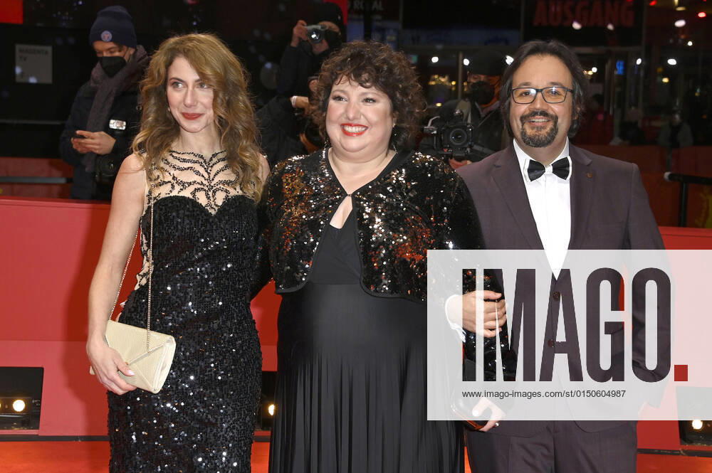 Meltem Kaptan with husband Daniel Holl and sister Derya Kaptan at the premiere of the feature film Rabiye Kurnaz vs George W Bush at the Berlinale 2022 72 Berlin International Film Festival at the Berlinale Palast Berlin, 12 02 2022 Foto:xF.xFuturexImage