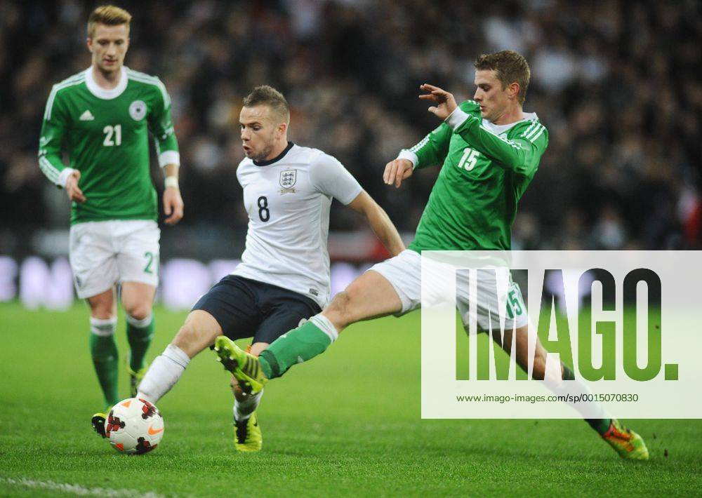 Football - 2013 International Friendly - England vs. Germany Tom Cleverley - England Lars Bender - Germany at Wembley. COLORSPORT ANDREW COWIE