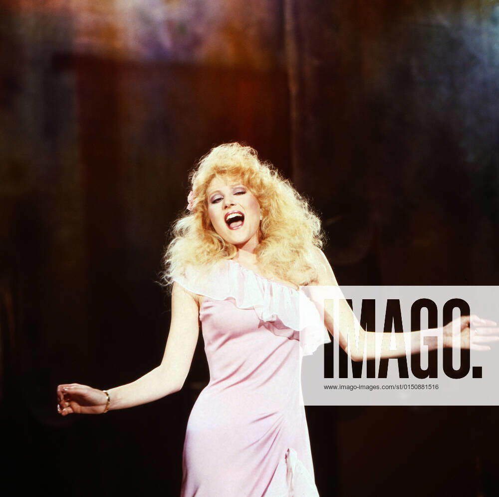 AUDREY LANDERS Audrey Landers, amerikanische Sängerin und Schauspielerin, bei einem TV Auftritt circa 1984. Audrey Landers, American actress and singer, TV performance circa 1984., Deutschland