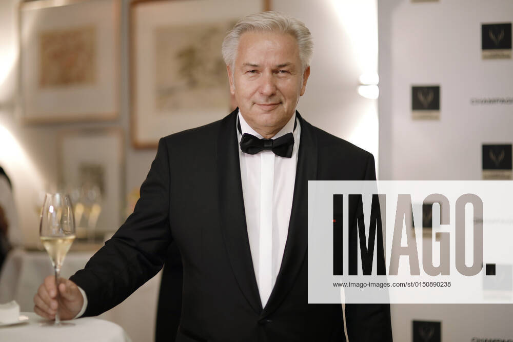 Klaus Wowereit Champagne Price for Joie de vivre 2018 on 16 April 2018 at Hotel Louis C Jacob in Hamburg