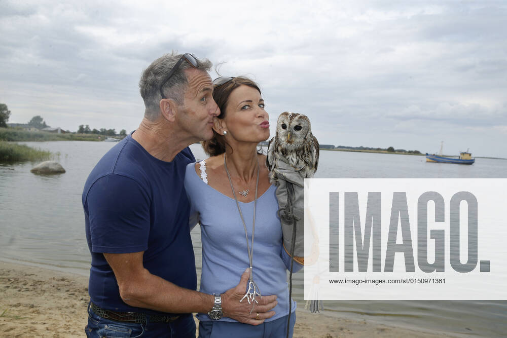 Gerit Kling with Husband Tungsten Becker and Tawny Owl Paulchen Reiter Break at Nepperminer fish palace Usedom Cross Country traditional Schleppjagd on 7 September 2019 at Usedom