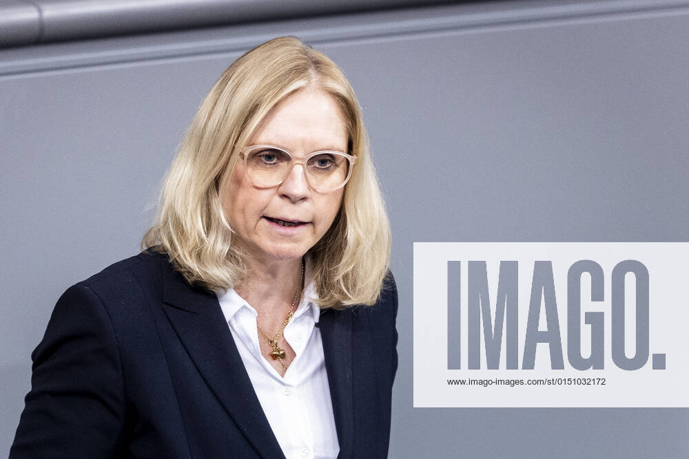 Andrea Lindholz, Member of the German Bundestag CDU CSU , taken during the session of the German Bundestag in Berlin, 16 02 2022 Berlin Germany