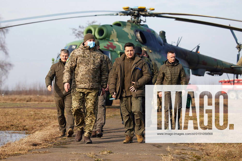 Ukrainian President Volodymyr Zelensky (C) arrives to watch Ukrainian troops take part in a military drill outside the city of Rivne, northern Ukraine on Wednesday on February 16, 2022. KYV2022021629 UkrainianxDefencexministryxpress