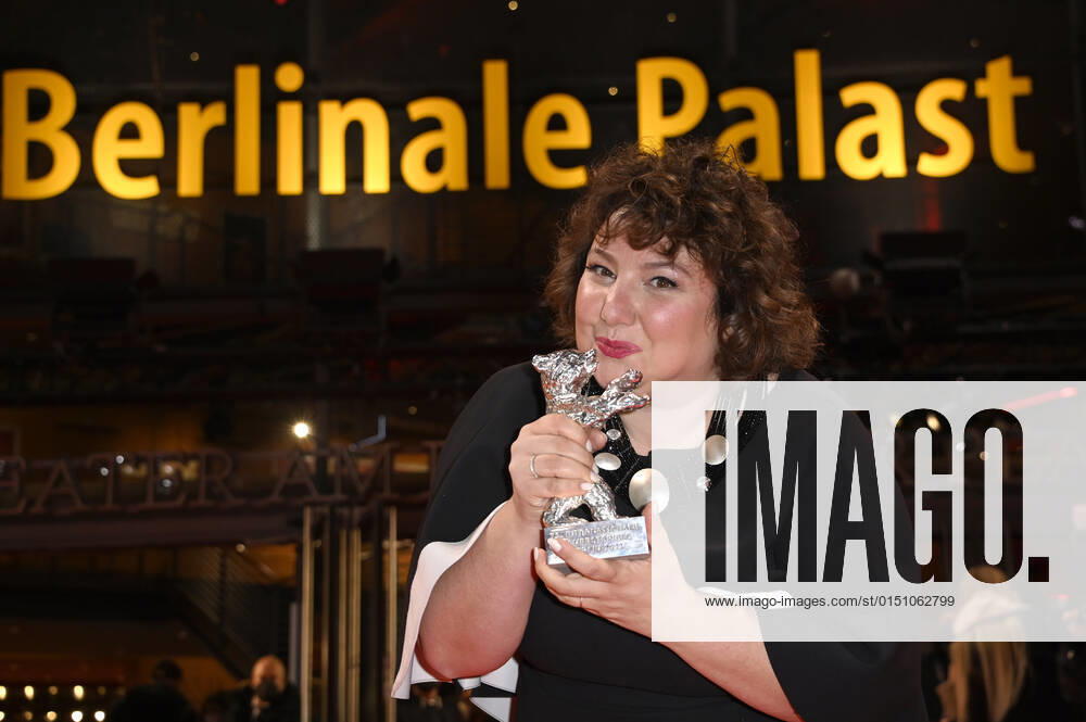 Meltem Kaptan mit dem silbernen Bär für die beste schauspielerische Leistung in einer Hauptrolle in Rabiye Kurnaz gegen George W. Bush bei der Closing Ceremony mit Preisverleihung auf der Berlinale 2022 72. Internationale Filmfestspiele Berlin im Berlinale Palast. Berlin, 16.03.2022 Foto:xF.xFuturexImage