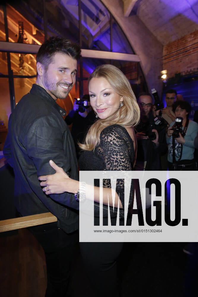 Thore Schâˆöâˆ‚lermann with Girlfriend Jana Julie Kilka Premium Gin Bombay Sapphire lâˆöÂßdt to Event öÄÃ»The Grand JourneyöÄu a on 31 October 2016 at WECC öÄÃ¬ Western Port in Berlin