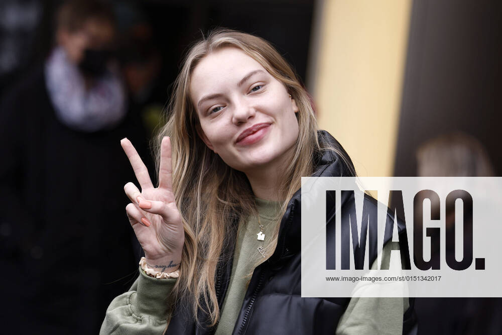 Cheyenne Ochsenknecht bei der Abfahrt zu den Dreharbeiten der RTL-Tanzshow Let s Dance 2022 in den MMC-Studios in Köln Ossendorf. Köln, 18.02.2022 Foto:xC.xFuturexImage