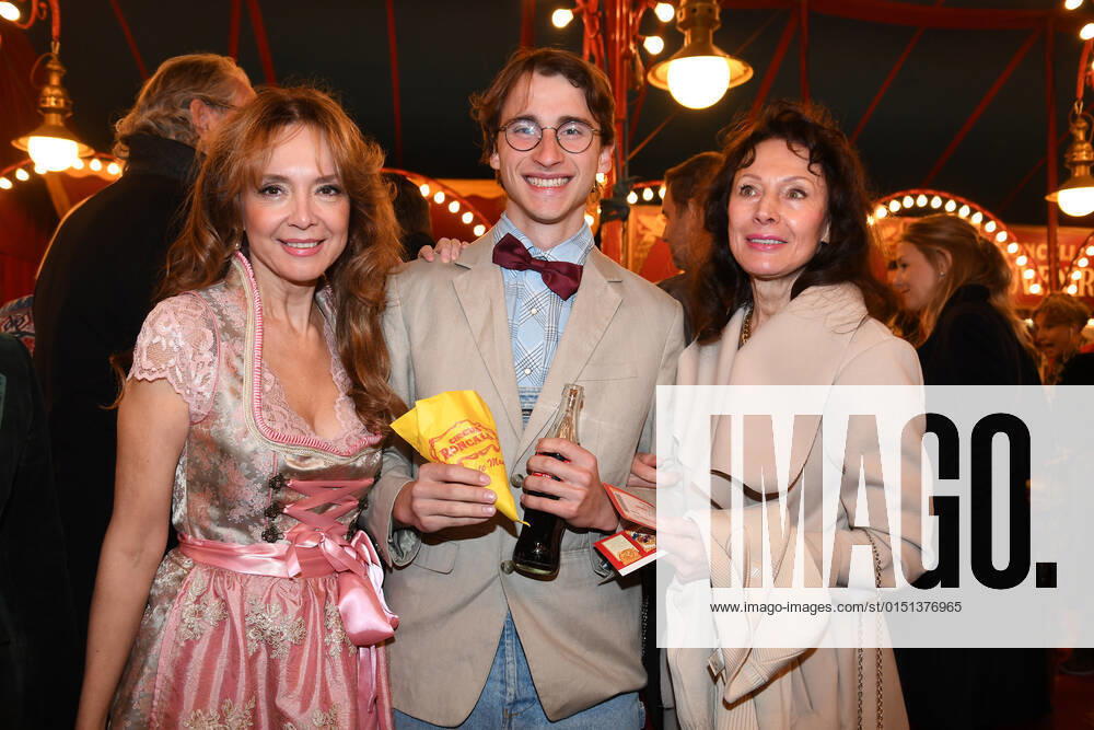 Cornelia Corba with Adoptivsohn Benjamin and Mother at the Gala Premiere from Circus Roncalli 40 Years Trip to Rainbow on 7 October 2017 at the Leonrodplatz in Munich