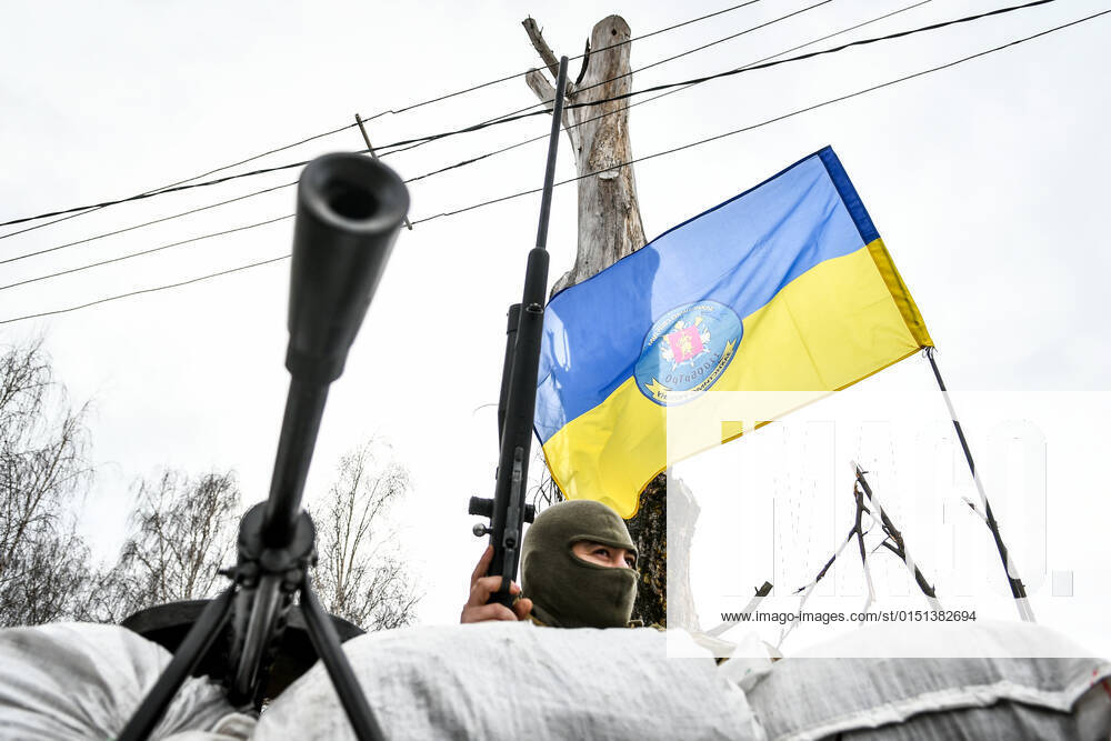 Ukraine, Militärisches Ausbildungslager in Saporischschja ZAPORIZHZHIA REGION, UKRAINE - FEBRUARY 18, 2022 - The shooting drills are underway at the base of the Separate Territorial Defence Battalion of Zaporizhzhia, Zaporizhzhia Region, southeastern Ukraine. Drills of Territorial Defence reservists in Zaporizhzhia Region