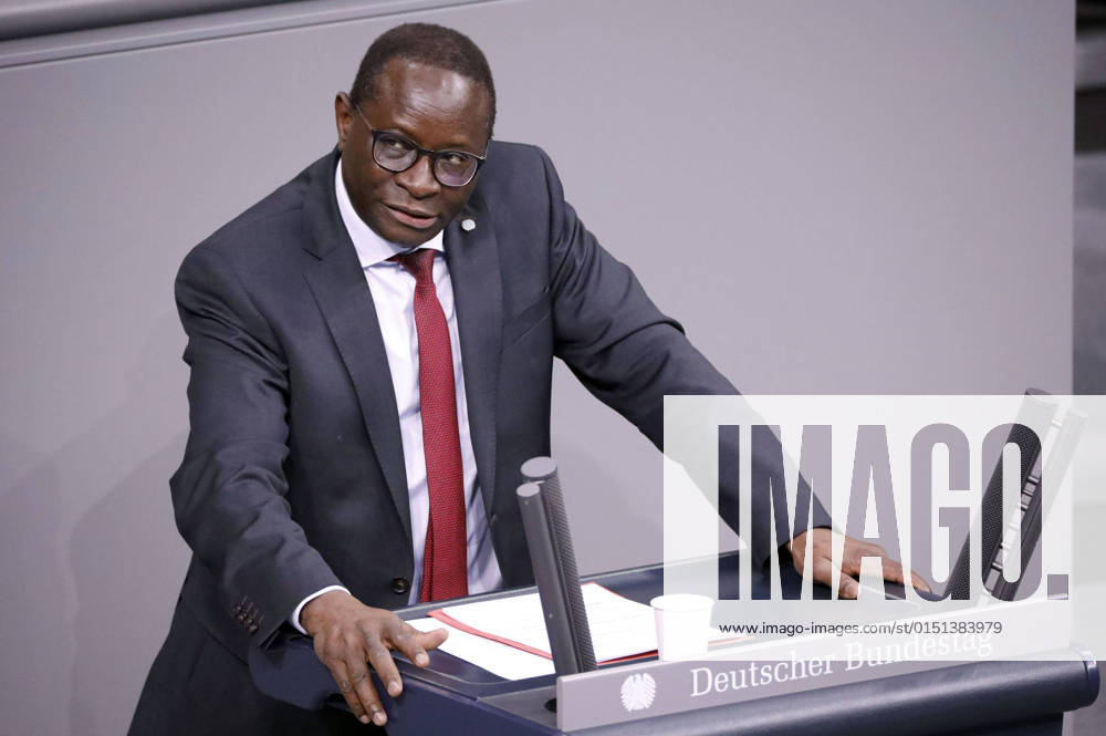 Karamba Diaby in the 18 session of the German Bundestag in the Reichstag building Berlin, 18 02 2022. Foto:xS.xGabschx xFuturexImage
