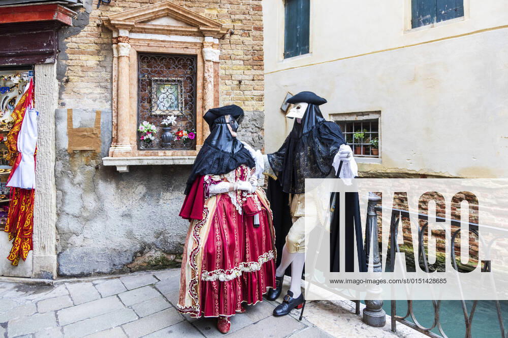 Carnival in Venice 2022 Venice, Italy 19 February 2022 Despite the ongoing Corona pandemic, the Carnival in Venice attracts many people in colorful costumes and tourists