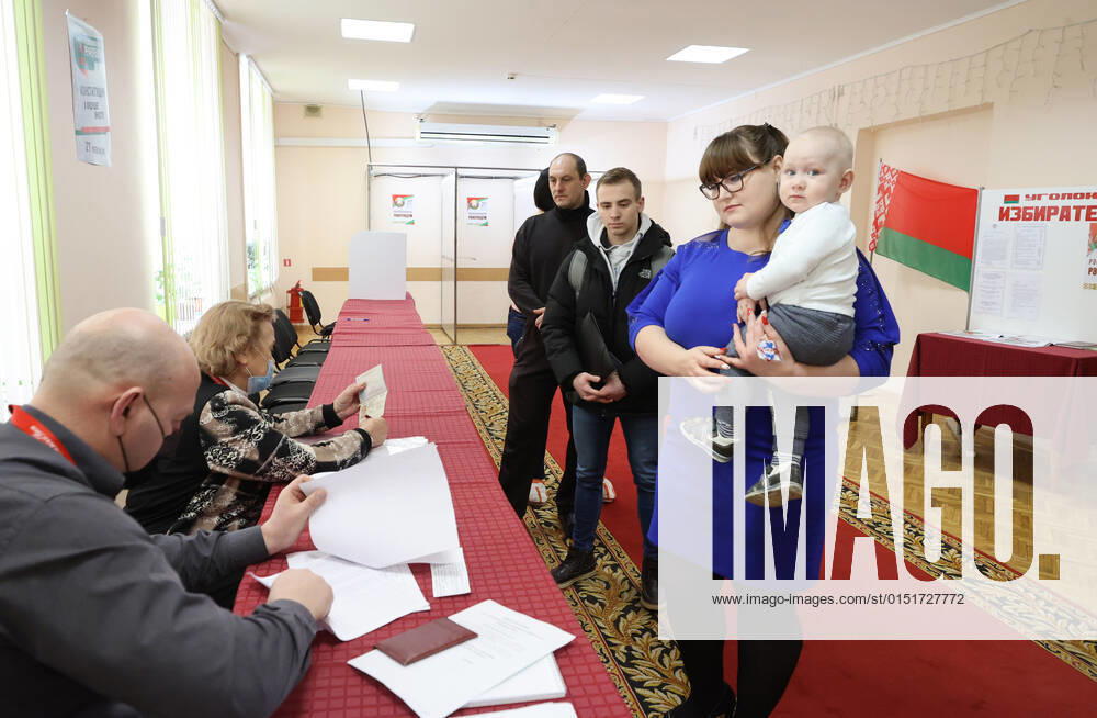 Citizens visit polling station No 5 with the start of early voting in the 2022 Belarusian constitutional referendum, which is scheduled for February 27. Alexander Khitrov BelTA TASS TS124EA7