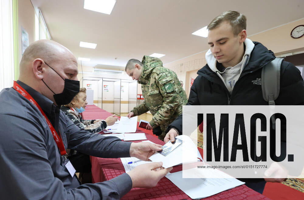 Citizens visit polling station No 5 with the start of early voting in the 2022 Belarusian constitutional referendum, which is scheduled for February 27. Alexander Khitrov BelTA TASS TS124EA9