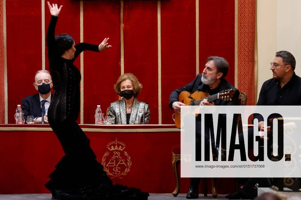 Flamenco dancer Eva Yerbabuena (L) performs on stage next to Spanish former Queen Sofia (C) during the Iberoamericam Prizes organizated by Callia Foundation during an act held in Madrid, Spain on 22 February 2022. Spanish former Queen Sofia attends to the Iberoamericam Prizes !ACHTUNG: NUR REDAKTIONELLE NUTZUNG!