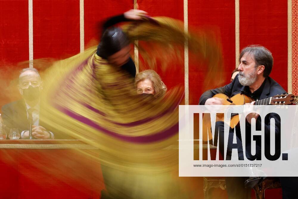 Flamenco dancer Eva Yerbabuena (L) performs on stage next to Spanish former Queen Sofia (C) during the Iberoamericam Prizes organizated by Callia Foundation during an act held in Madrid, Spain on 22 February 2022. Spanish former Queen Sofia attends to the Iberoamericam Prizes !ACHTUNG: NUR REDAKTIONELLE NUTZUNG!