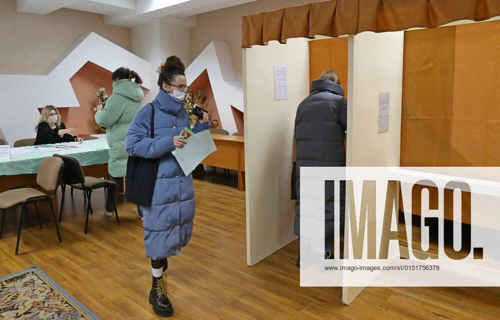 (220222) -- MINSK, Feb. 22, 2022 -- A voter writes on her ballot at a polling station in Minsk, Belarus, Feb. 22, 2022. Early voting for a nationwide referendum on amending the country s constitution begins in Belarus on Tuesday and will last until Saturday. The referendum will be considered valid if more than half of the eligible voters cast their ballots. The question put on the ballot paper is: Do you accept amendments and additions to the Constitution of the Republic of Belarus? (Photo by Xinhua) BELARUS-MINSK-CONSTITUTION AMENDMENT-VOTING HenadzxZhinkov