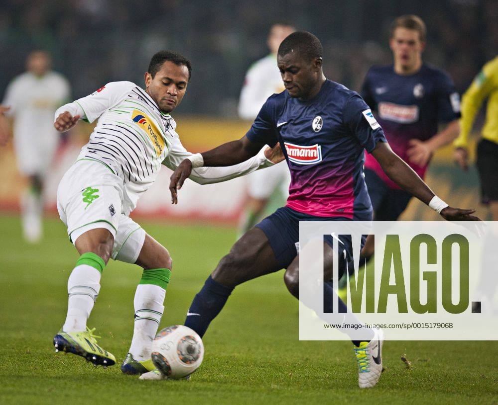 Mönchengladbach, 01.12.2013, Borussia Park Raffael (BMG), Fallou Diagne (Freiburg) VfL Borussia Mönchengladbach - SC Freiburg