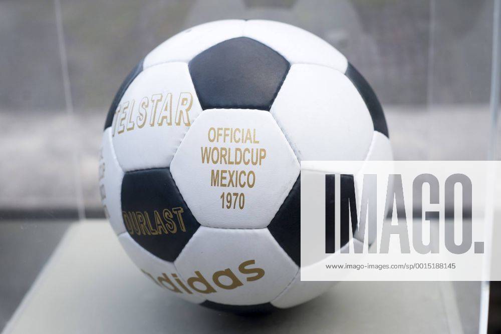 Ausstellung der FIFA WM-Bälle - Adidas Telstar - offizieller Spielball der WM 1970 in Mexiko - Parque Lage Rio de Janeiro. RIO DE JANEIRO RJ, Brasil 03 12 2013. ( x(11)Pupox xFotoarenax
