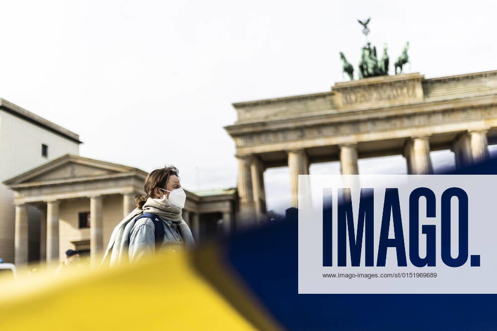 Demonstration for solidarity with Ukraine, taken in front of the Brandenburg Gate in Berlin, 24 02 2022 The demonstration takes place due to the invasion of Russian soldiers into Ukraine Berlin Germany