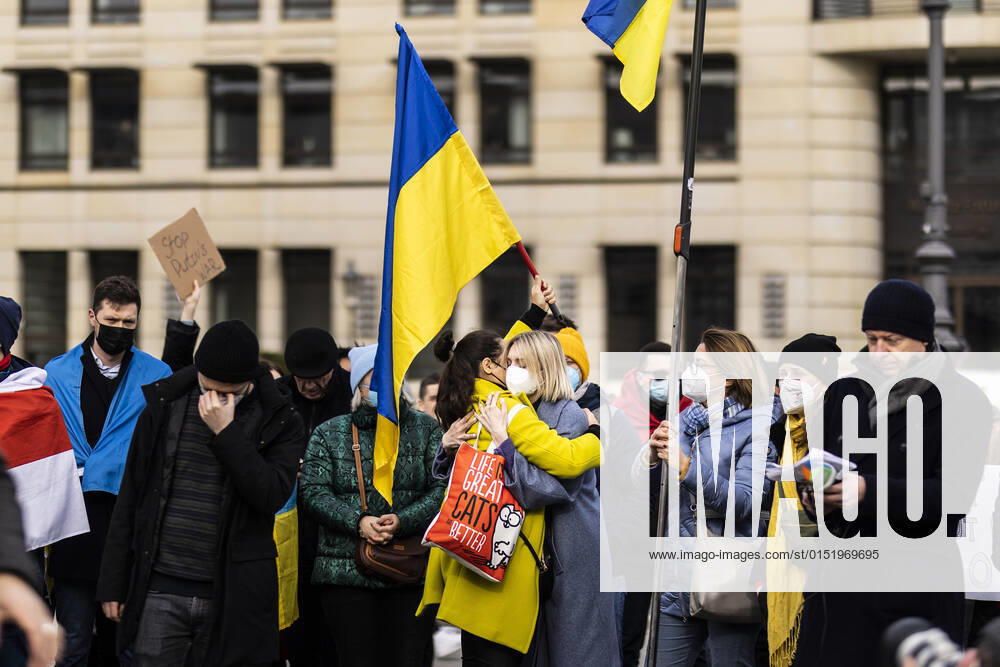 Demonstration for solidarity with Ukraine, taken in front of the Brandenburg Gate in Berlin, 24 02 2022 The demonstration takes place due to the invasion of Russian soldiers into Ukraine Berlin Germany
