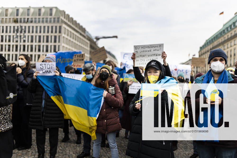 Demonstration for solidarity with Ukraine, taken in front of the Brandenburg Gate in Berlin, 24 02 2022 The demonstration takes place due to the invasion of Russian soldiers into Ukraine Berlin Germany