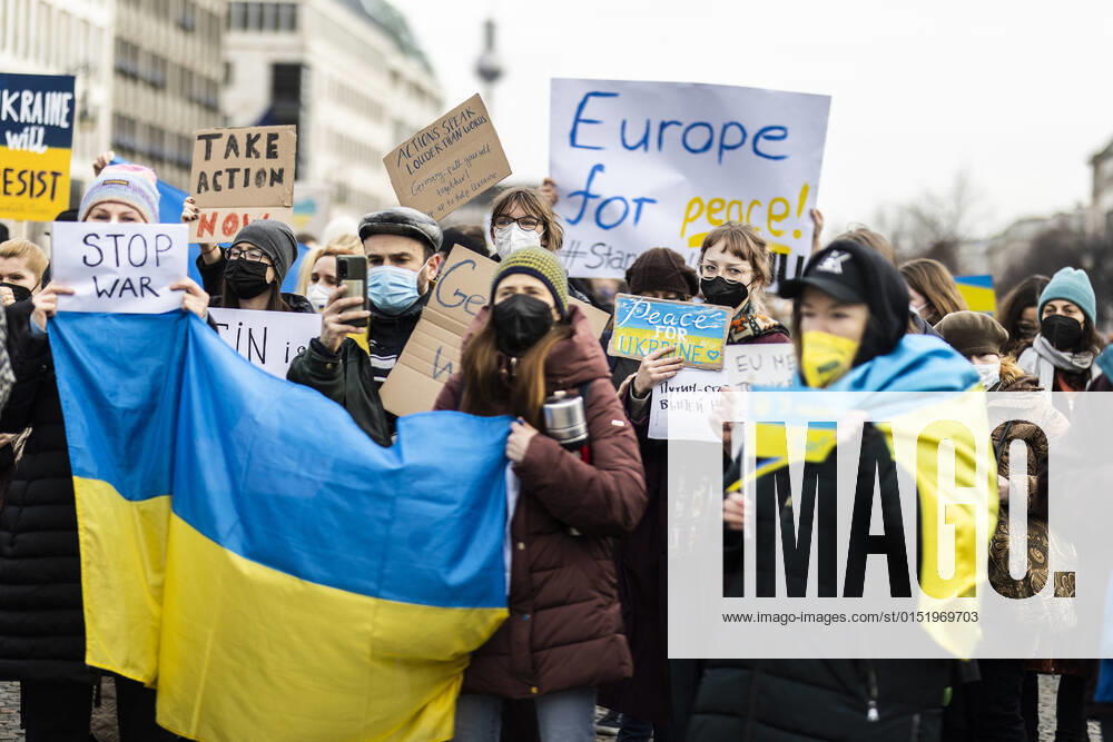 Demonstration for solidarity with Ukraine, taken in front of the Brandenburg Gate in Berlin, 24 02 2022 The demonstration takes place due to the invasion of Russian soldiers into Ukraine Berlin Germany