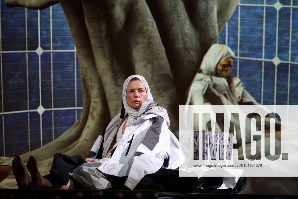 Suzan Boogaerdt as Jessica during the photo rehearsal for the play Jessica an Incarnation at the Volksbühne am Rosa Luxemburg Platz in Berlin, 23 February 2022 By Susanne Kennedy and Markus Selg Directed by Susanne Kennedy Stage Markus Selg Costumes Andra Dumitrascu Premiere is 24 February 2022 Volksbühne Berlin Jessica an Incarnation