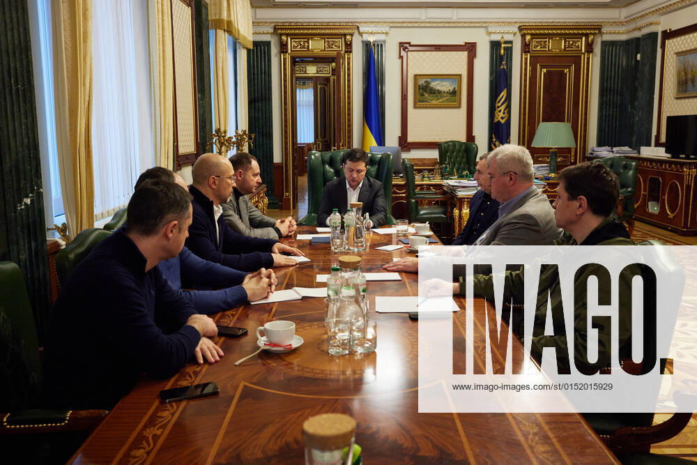 Ukrainian President VOLODYMYR ZELENSKY holds an emergency meeting in Kyiv on February 24. Zelensky announced that he was introducing martial law and urged people to remain calm. Kyiv Ukraine - ZUMA 20220224_int_z03_031
