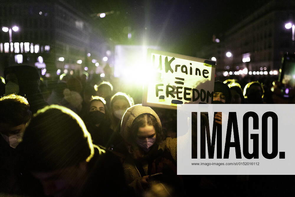 Demonstration for solidarity with Ukraine, taken in front of the Brandenburg Gate in Berlin, 24 02 2022 The demonstration takes place due to the invasion of Russian soldiers into Ukraine Berlin Germany