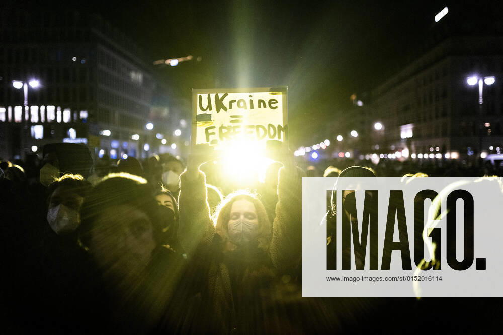 Demonstration for solidarity with Ukraine, taken in front of the Brandenburg Gate in Berlin, 24 02 2022 The demonstration takes place due to the invasion of Russian soldiers into Ukraine Berlin Germany