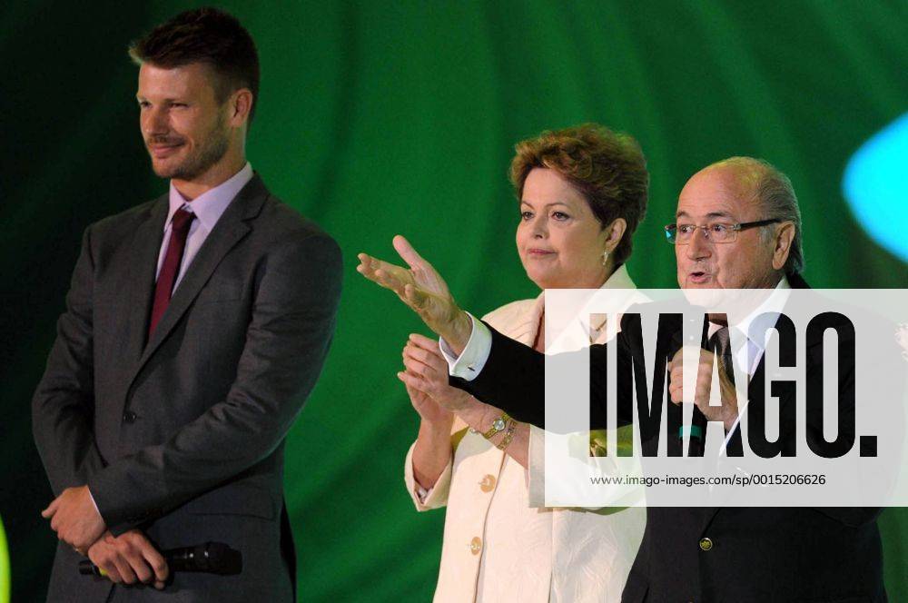 (131206) -- COSTA DO SAUIPE, Dec. 6, 2013 (Xinhua) -- Brazil s President Dilma Rousseff (C) and FIFA President Joseph Blatter (R) attend the final draw for the groups and matchups of the 2014 FIFA World Cup Brazil in Costa do Sauipe, Brazil, on Dec. 6, 2013. (Xinhua Juan Roleri TELAM) BRAZIL-COSTA DO SAUIPE-WORLD CUP-DRAW