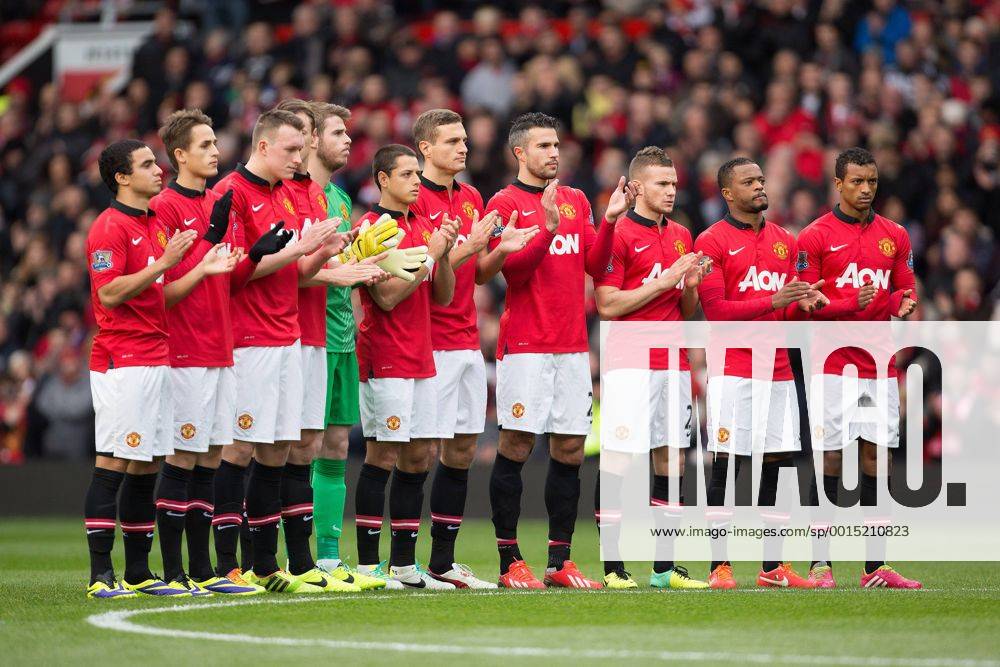 Manchester United applaud in memory of Nelson Mandela - Manchester United vs. Newcastle United - Barclays Premier League - Old Trafford - Manchester - 04 12 2013 .