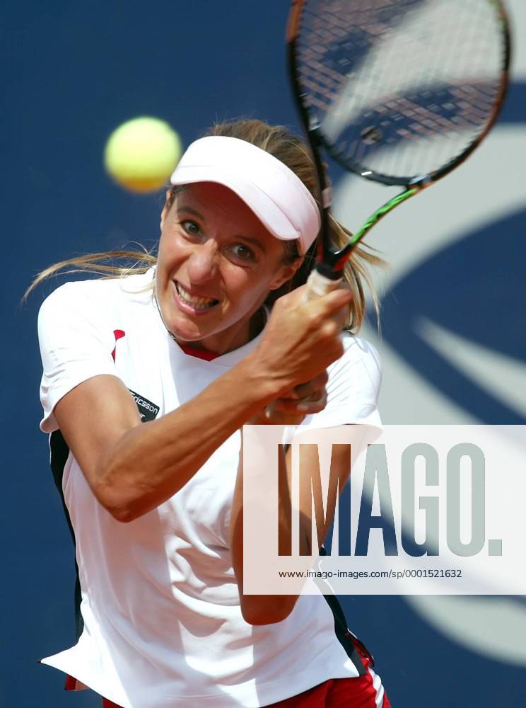 Anca Barna (Deutschland) - beidhändige Rückhand Tennis Damen Qatar Total German Open 2005, WTA Tour, Katar Einzelbild Berlin Dynamik,
