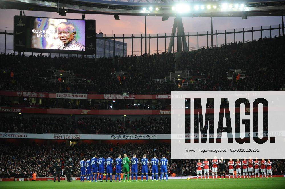 Football - 2013 2014 Premier League - Arsenal FC vs. Everton FC - Minutes Silence for Nelson Mandela at The Emirates. COLORSPORT ANDREW COWIE