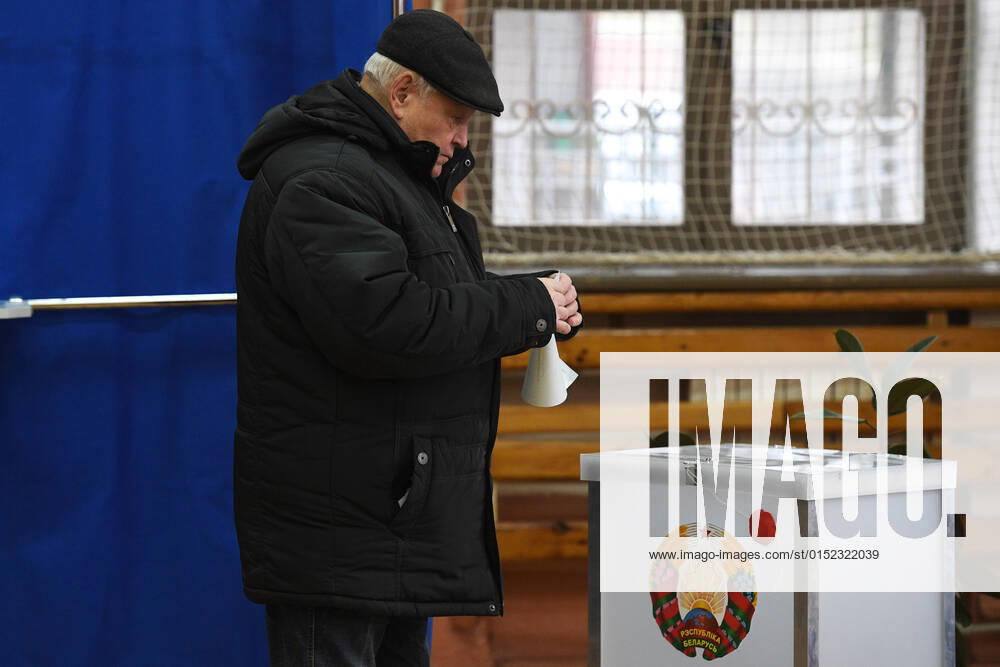 Belarus Constitutional Referendum 8127641 27.02.2022 A man casts his ballot during a voting in a referendum on amendments to the Belorussian constitution at a polling station in Minsk, Belarus. Alexandr Kryazhev Sputnik Minsk Belarus