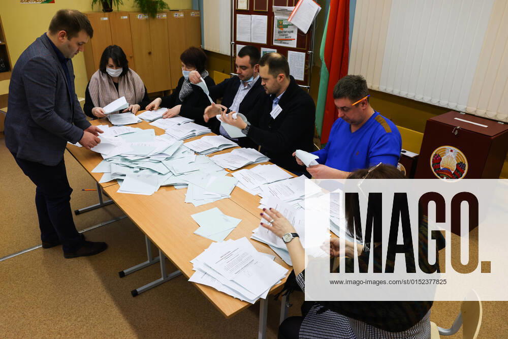 MINSK, BELARUS â€“ FEBRUARY 27, 2022: Election commission staff count votes after the 2022 Belarusian constitutional referendum at polling station No 50. In August 2020, mass protests erupted in major cities across Belarus after the results of the 2020 Belarusian presidential election were announced. Belarusian President Lukashenko announced plans for amendments to the constitution and his readiness to redistribute presidential powers to the other branches of government. Peter Kovalev TASS TS125A14