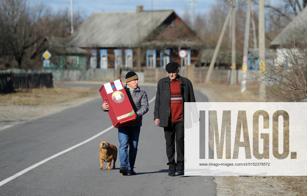 Belarus Constitutional Referendum 8128227 27.02.2022 A man carries a ballot box during a referendum on amendments to the Belorussian constitution in the village of Ruchnoye, in Lelchitsky district of the Gomel region, Belarus. Viktor Drachev Sputnik Gomel region Belarus