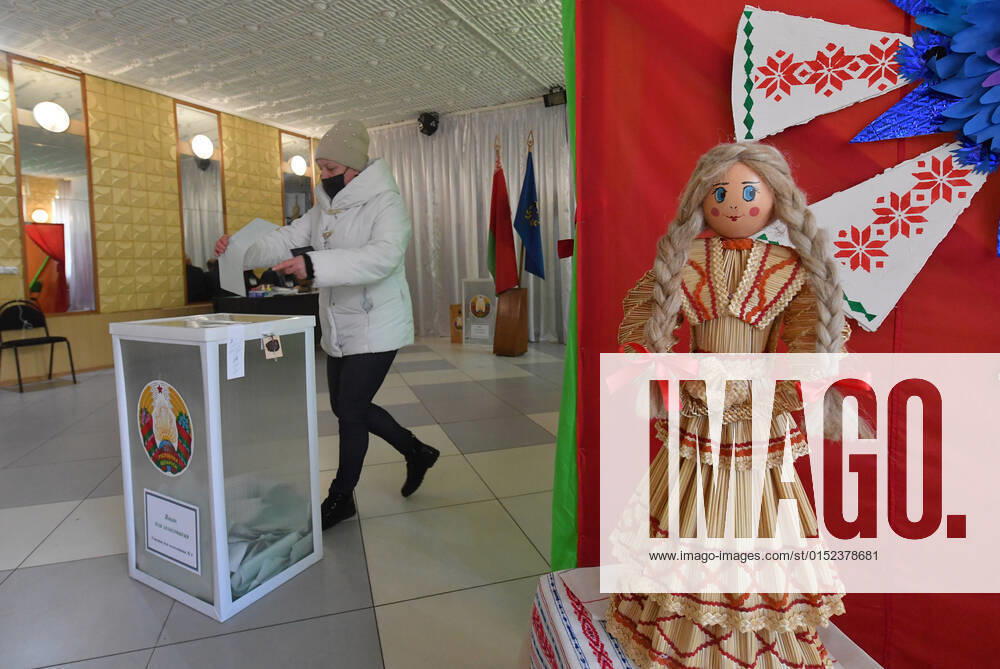 Belarus Constitutional Referendum 8128236 27.02.2022 A woman casts her ballot during a referendum on amendments to the Belorussian constitution at a polling station in Lelchitsy, Gomel region, Belarus. Viktor Drachev Sputnik Gomel region Belarus