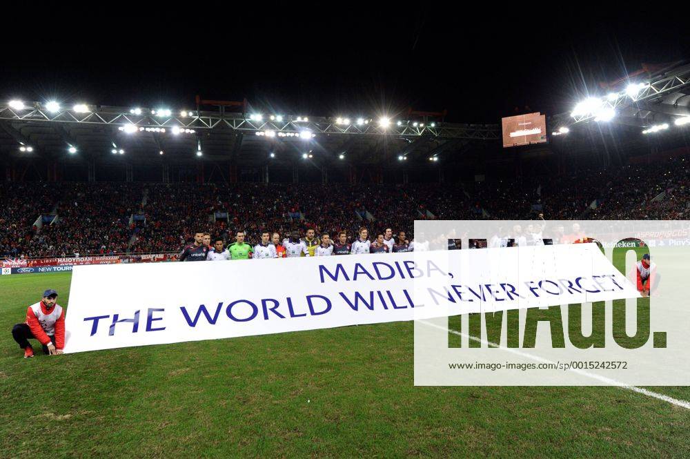 RSC Anderlecht and team Olympiakos Piräus FC hommage Nelson Mandela FOOTBALL : Olympiakos vs Anderlecht - LEAGUE des Champions - 10 12 2013 PHOTONEWS PANORAMIC