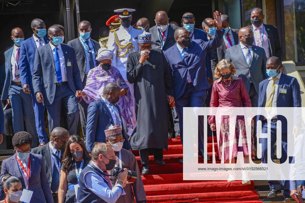 Kenia, 50. Jubiläum des UN-Entwicklungsprogramms in Nairobi March 3, 2022, Nairobi, Kenya: President Uhuru Kenyatta (C), Nigerian president Muhammadu Buhari (L) and United Nations Environment Programme (UNEP) Executive Director, Inger Andersen (R) make their way to the United Nations for high-level opening ceremony of the special session to commemorate the 50th anniversary of the UN Environment Programme. Nairobi Kenya - ZUMAs197 20220303_zaa_s197_073