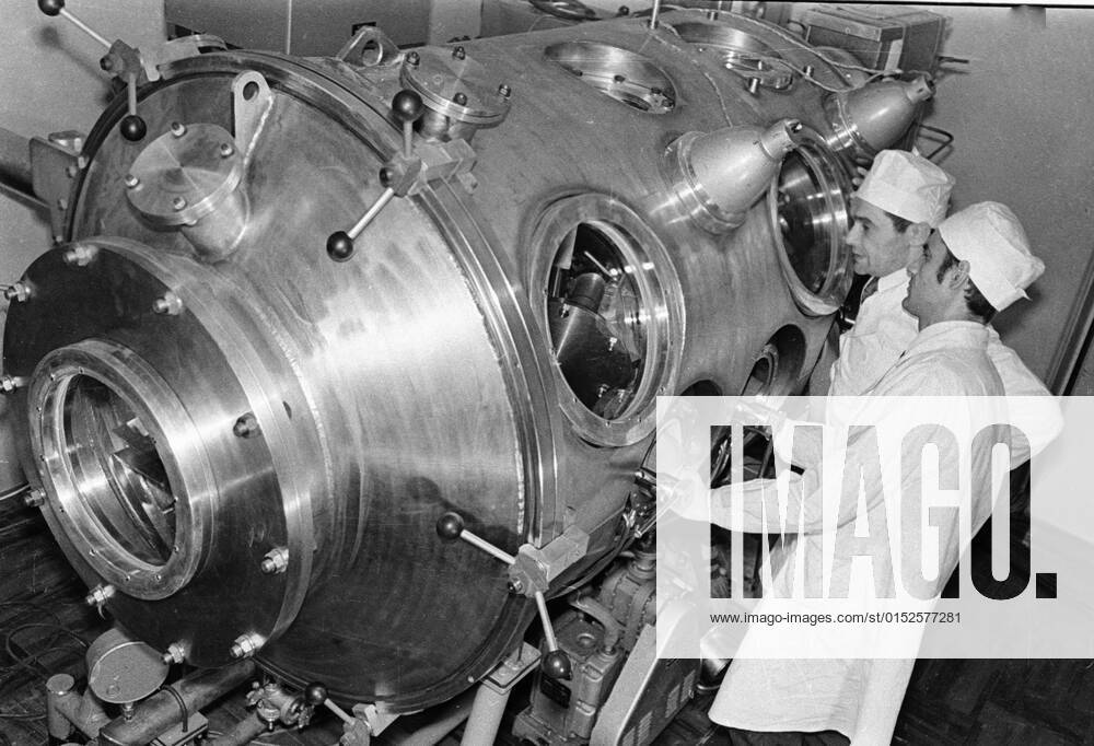 LUNAR ROCK CONTAINER 66241 05.02.1972 Assistants of the special laboratory of the USSR Academy of Sciences handling the moon rock container brought by the Soviet unmanned station Luna-20. RIA Novosti Sputnik Russia