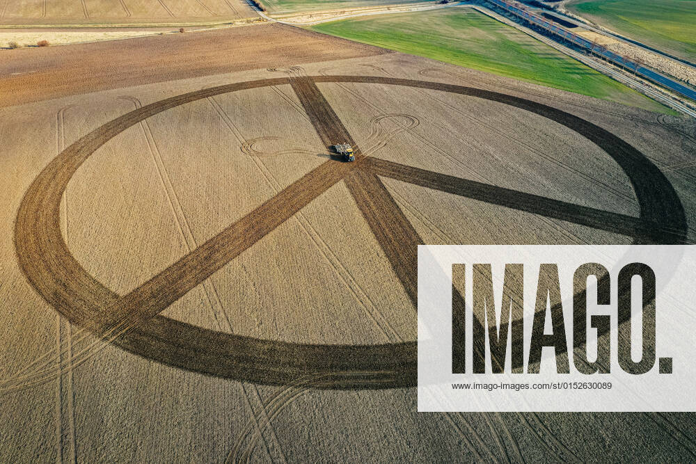 , Farmer draws 200m large peace symbol on his field In the picture Rüdiger Ritz 53 from the Agrar GmbH und Co KG Ermstedt digs a 200m large peace symbol on a field near Erfurt