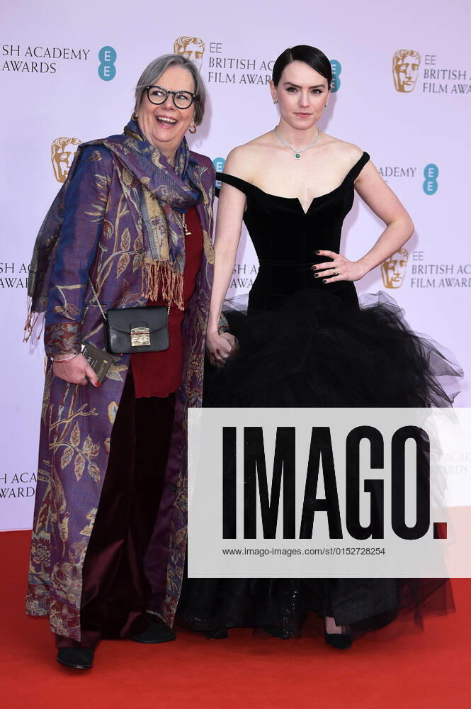 Louise Fawkner Corbett and Daisy Ridley at the BAFTA Film Awards 2022 75th British Academy Film Awards at the Royal Albert Hall London, 13 03 2022. Foto:xS.xFuturexImage