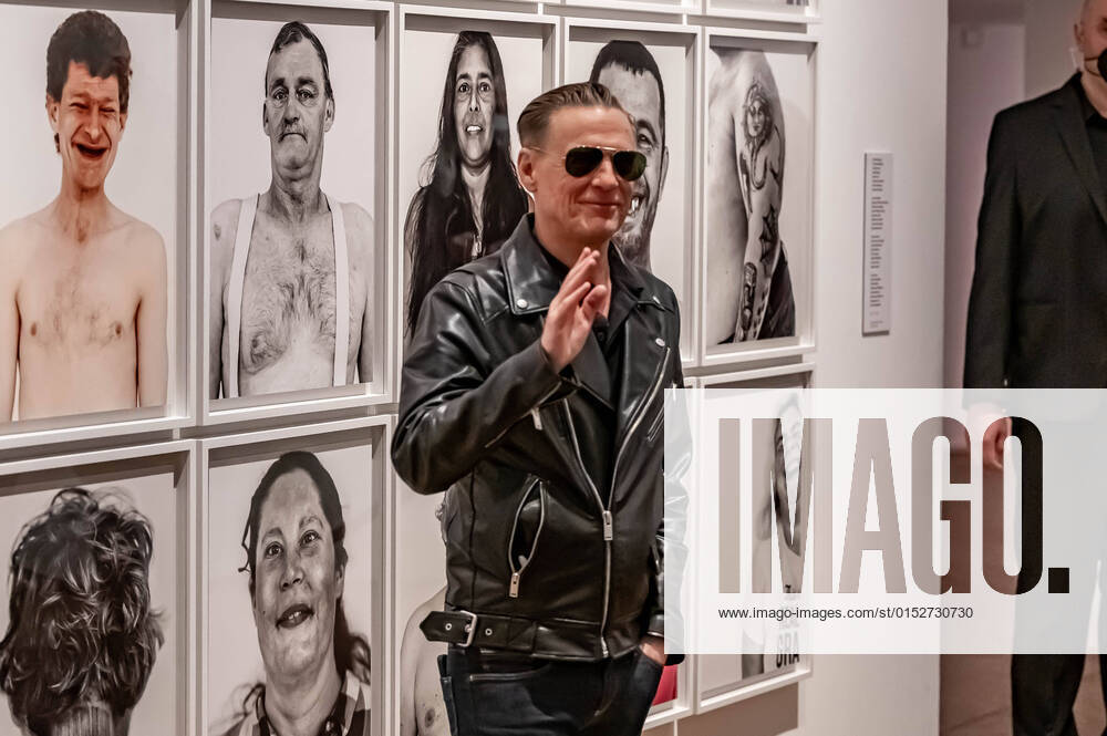Bryan Adams visits his own photo exhibition at Hagens Osthaus Mus