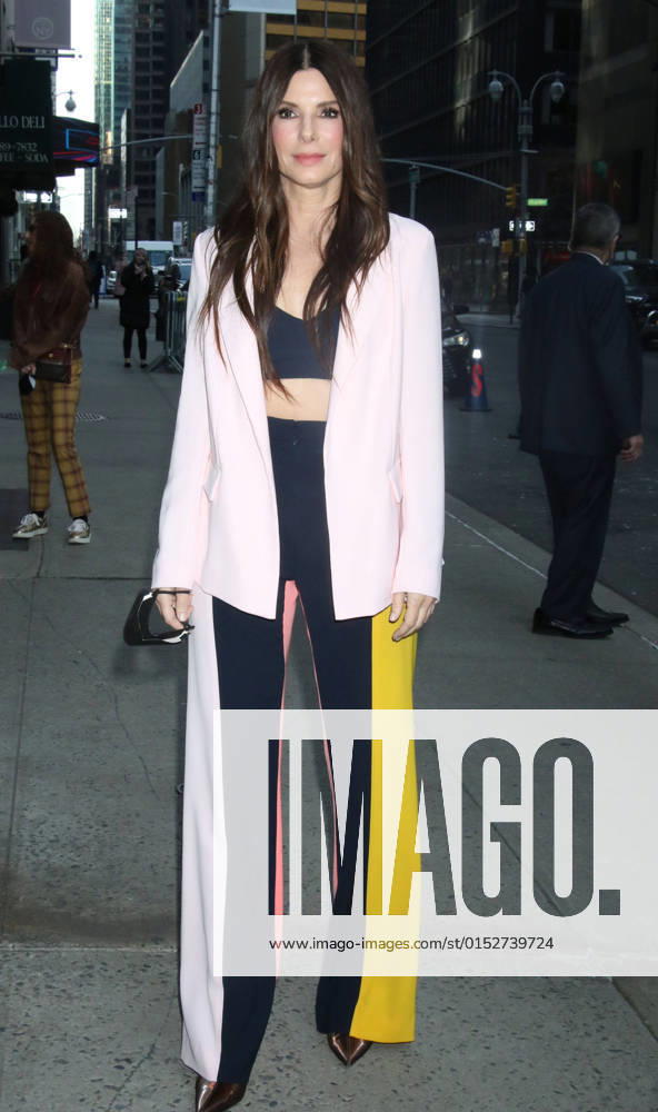 Bilder des Jahres 2022, Entertainment 03 März Entertainment Themen der Woche KW11 NEW YOR,K, NY - MARCH 14:.Sandra Bullock at The Late Show with Stephen Colbert promoting her new Paramount movie The Lost City on March 14, 2022 in New York City.