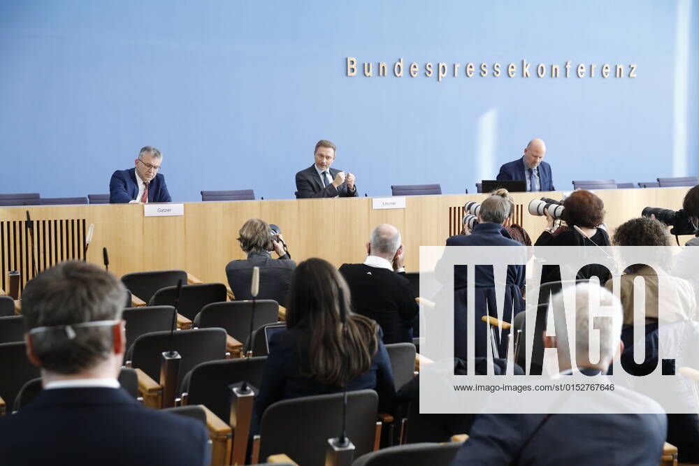 State Secretary Werner Gatzer, BMF, Federal Minister of Finance Christian Lindner, Germany, Berlin, Federal Press Conference, Topic Key Figures on the Government Draft 2023 and Financial Plan 2022 2026