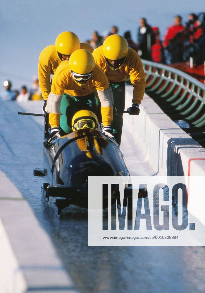 Training Bobteam Jamaica - Dudley Stokes, Devon Harris, Michael White, Chris Stokes Das Bobteam aus Jamaika waren die Exoten der Olympischen Spiele von Calgary 1988. Die Publikumslieblinge stürzten in ihrem dritten Lauf, blieben jedoch unverletzt. Später wurde ihre Geschichte im Spielfilm Cool Runnings erzählt.