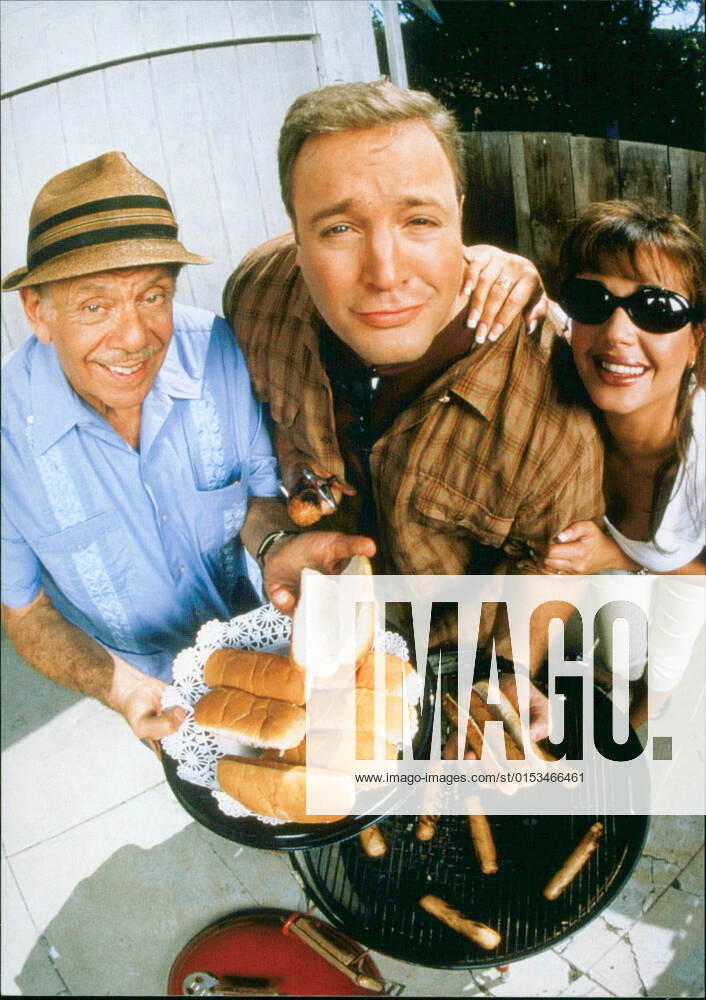 King of Queens Douglas Heffernan Kevin James , its Woman Carrie Heffernan Leah Remini and its Father-in-law Arthur Spooner Jerry Stiller in the American TV Series King of Queens