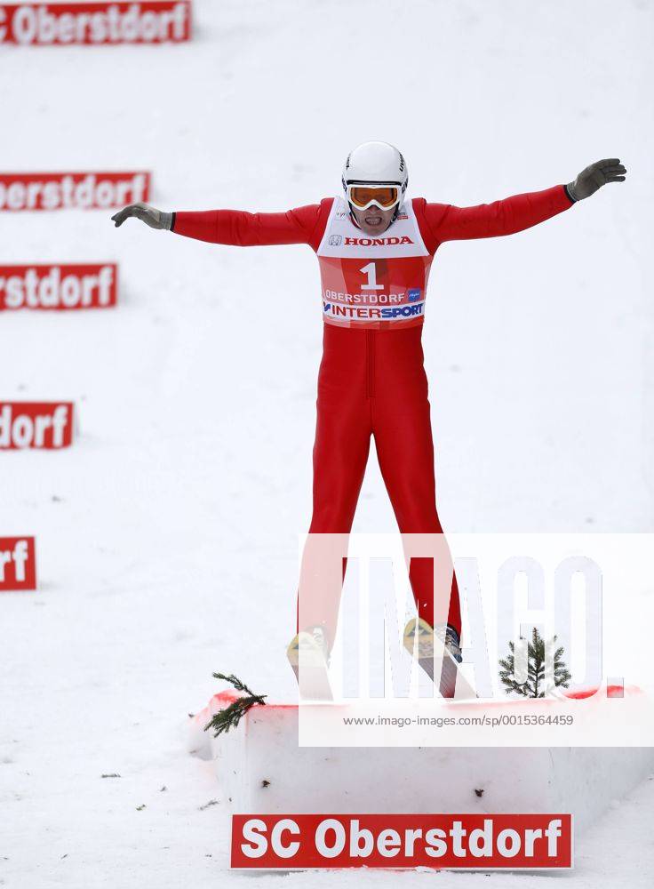 Oberstdorf . Vierschanzentournee. Eddie Edwards The Eagle an der Kinderschanze. 62th Four Hills Tournament of FIS Ski Jumping World Cup 131229DAM015
