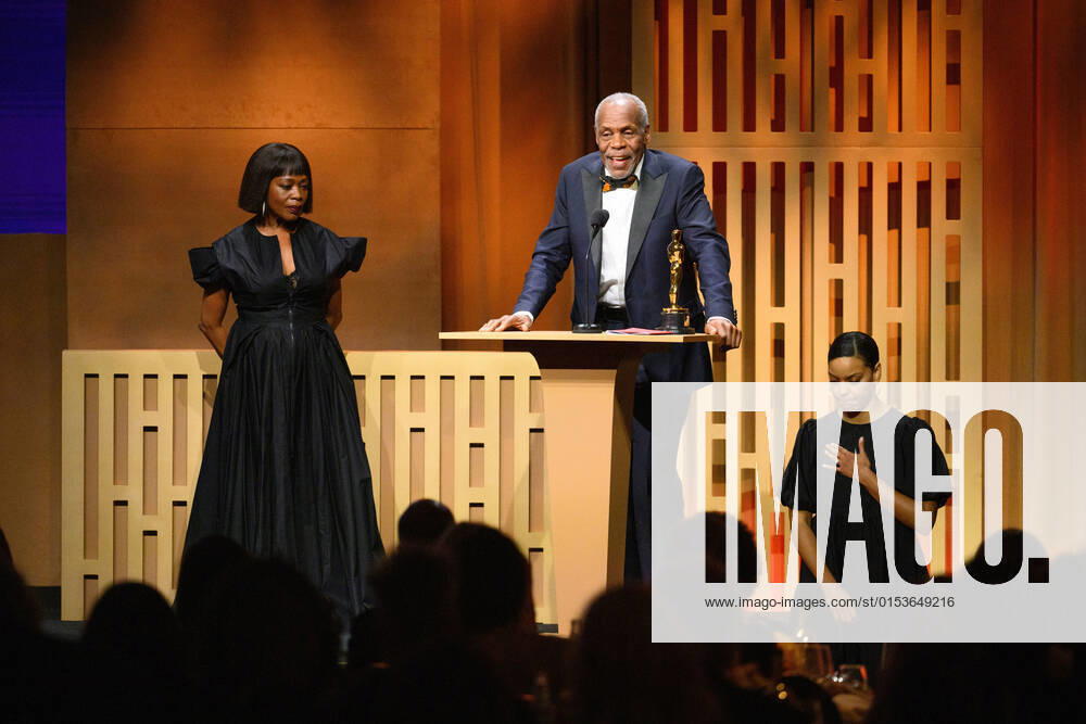 Alfre Woodard and the Jean Hersholt Humanitarian Award recipient Danny Glover at The 2022 Governors Awards in The Ray Dolby Ballroom at Ovation Hollywood. Los Angeles USA - ZUMAz03_ 20220325_sgt_z03_495