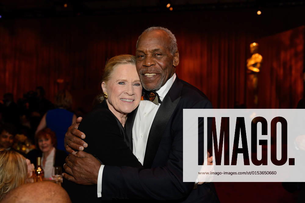 Honorary Award recipient Liv Ullmann and the Jean Hershel Humanitarian Award recipient Danny Glover at The 2022 Governors Awards in The Ray Dolby Ballroom. Los Angeles USA - ZUMAz03_ 20220325_sgt_z03_531